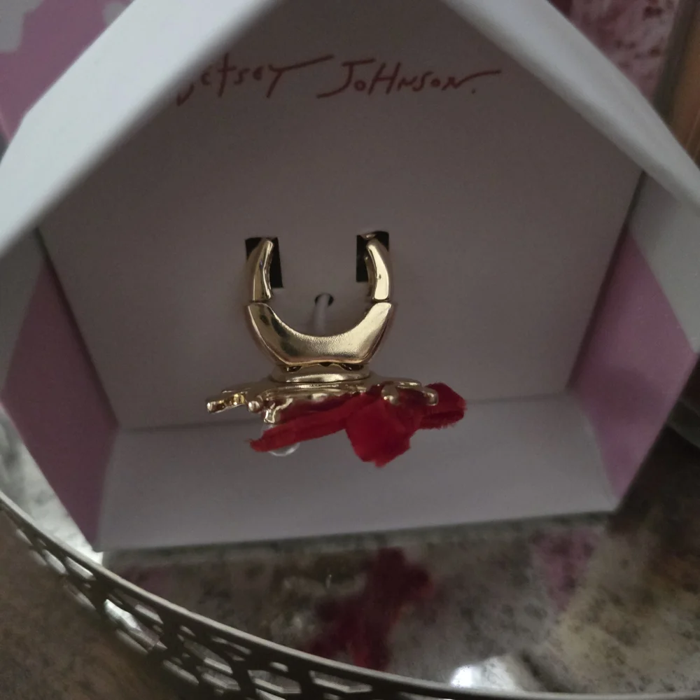 Charming Holiday Reindeer Ring with Red Bow - Picture 8 of 12